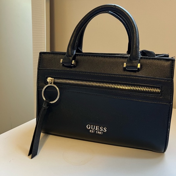Guess small crossbody - Picture 3 of 11